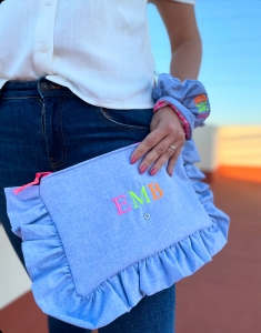 Bolso vaquero personalizado con volantes iniciales de colores