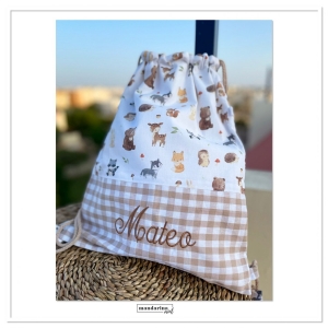 Mochila con estampado de animales del bosque combinado con vichy camel.